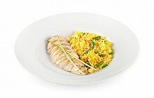 Горячие блюда Кус-Кус с овощами и цыпленком-гриль