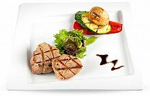 Горячие блюда Стейк свиной с овощами 