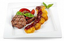 Горячие блюда Медальоны из говядины с томатами